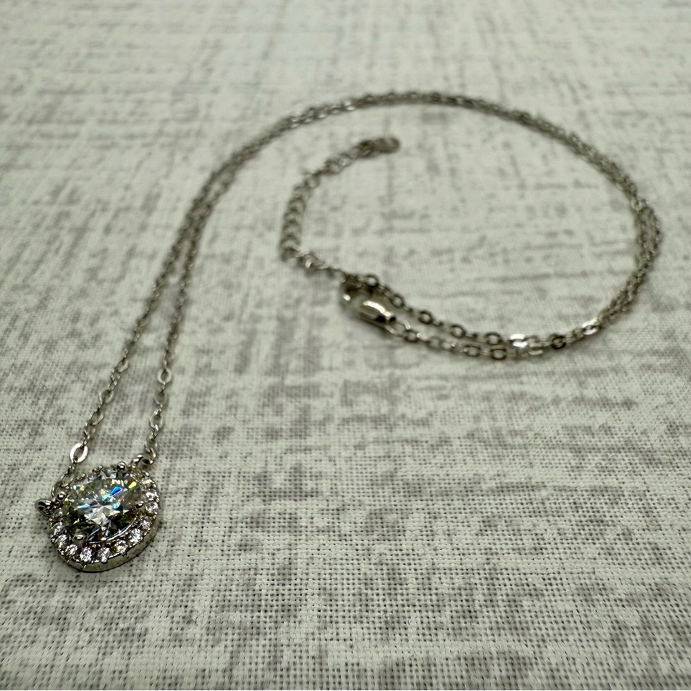 New Sterling Silver & 0.8ct Moissanite Halo Necklace 💎